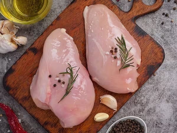 PEITO DE FRANGO C OSSO